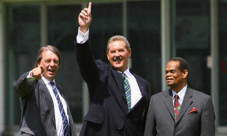 Sir Allen Stanford poses