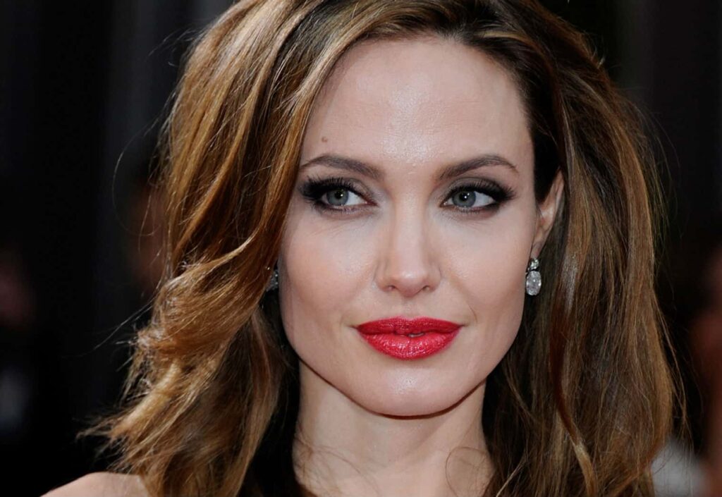 Hear Angelina Jolie's Message For ALL Women (Even Lawyers) 2