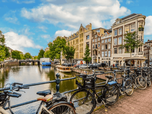 A Quick Amsterdam Accommodation Guide For Lawyers, Vacation-Seekers and Others