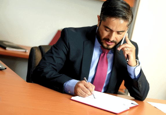 <strong>8 Insights into the Role of HR in Law Office Management</strong> 4