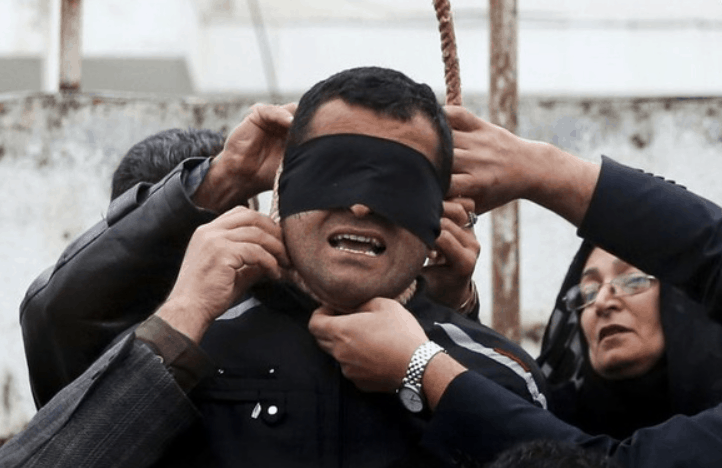 Amazing Pictures: How An Iranian Mother Saved A Murderer From Hanging