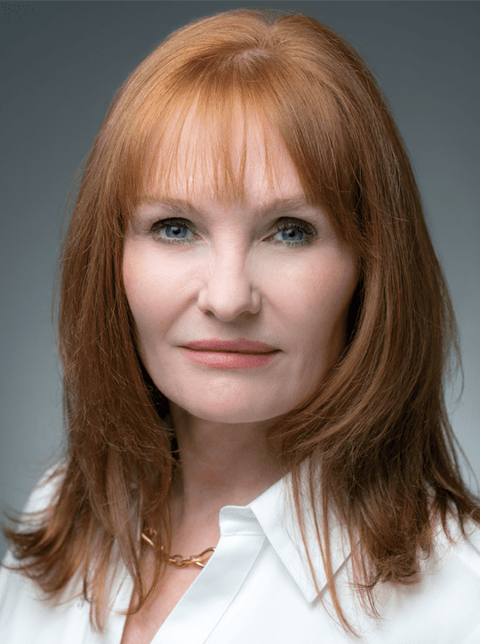 Jenniffer Barrett Colour Headshot Cropped