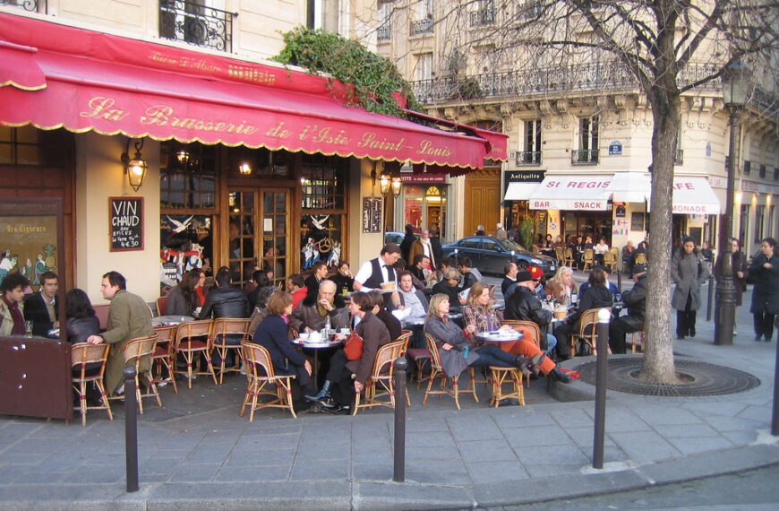 Best Paris travel article - John Bowie on LawFuel