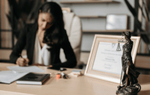 Law & AI – Latham Watkins Report – FCA Issues Guidance for Firms on Their Use of AI