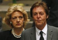 The divorce battle between Paul McCartney and former model Heather Mills looked set on Friday to run into a second week.